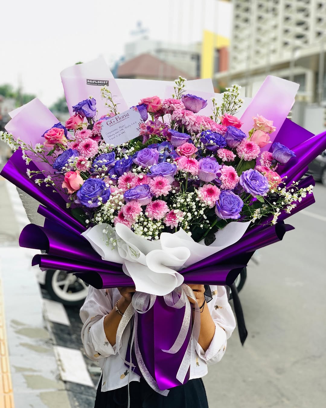 Buket bunga ungu yang indah